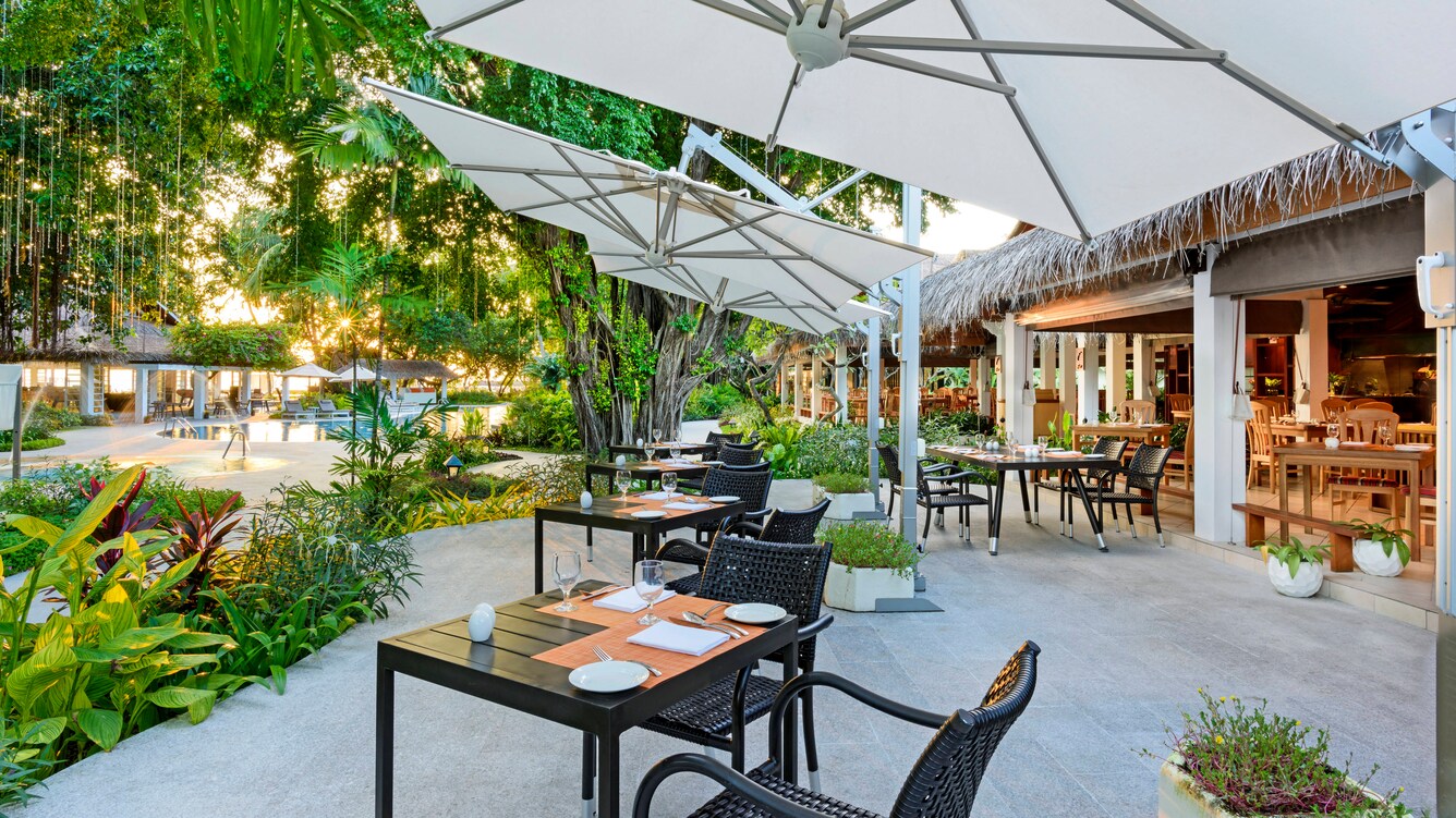 Feast at Sheraton Maldives Full Moon Resort & Spa thumbnail 2